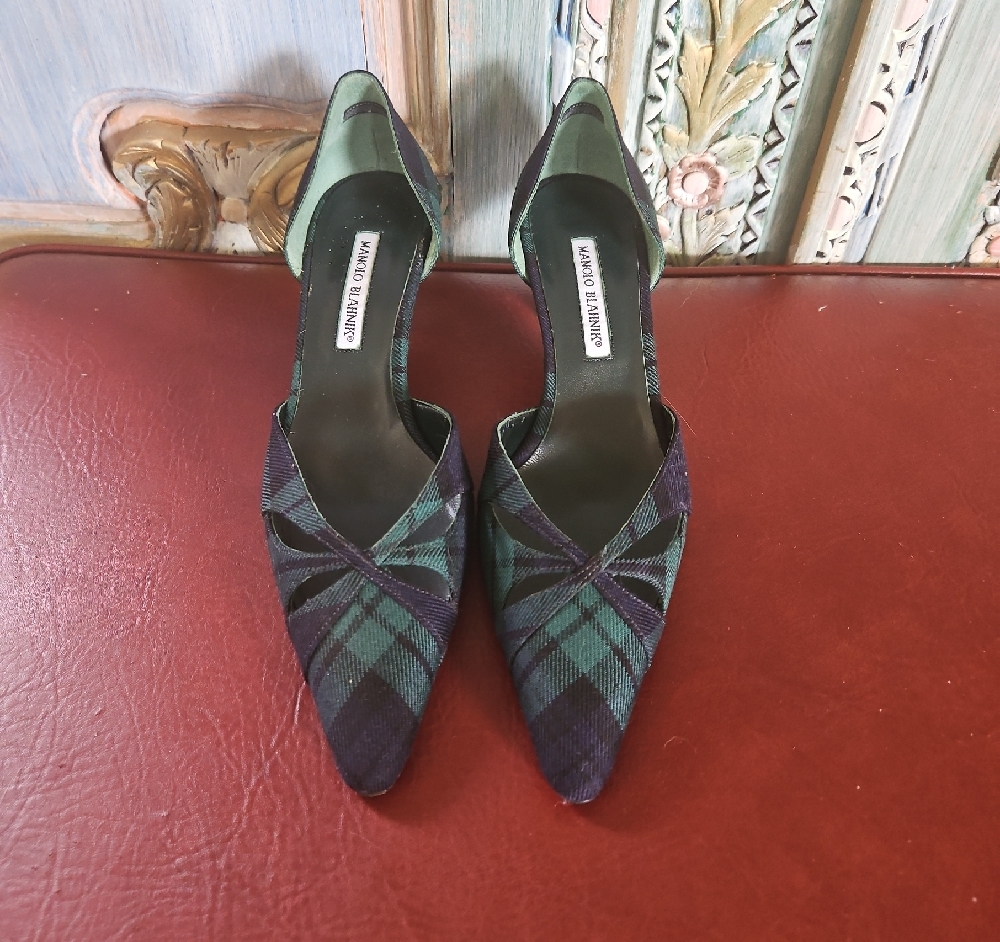 FIRM 200.00 NEW w/out tags Manolo Blahnik Tartan Green and Black Heels